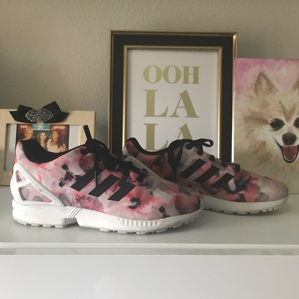 Adidas Torsion Watercolor Flowers sneakers, size 6